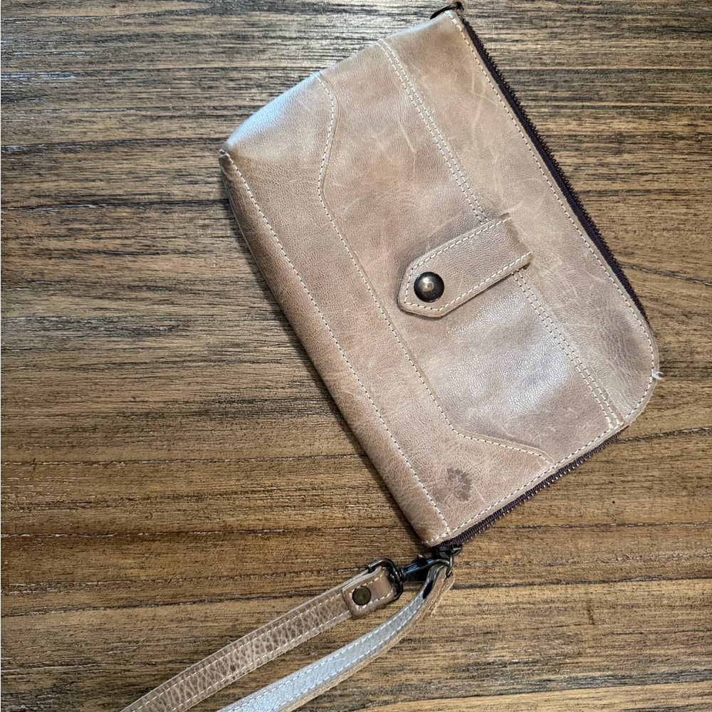 Oak River Leather Travelers clutch